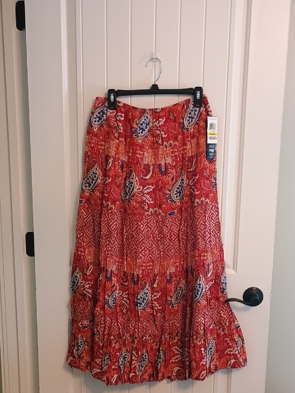 Woman's NWT M Style & Co. Bali Red GDN Scroll Tiered Skirt With Blue Accents